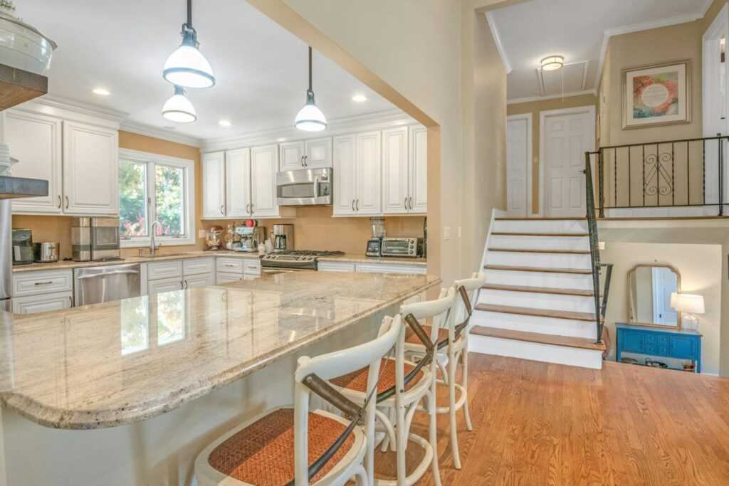 92 Wiltshire Road, New Rochelle, NY 10583 - Photo 12 of 40