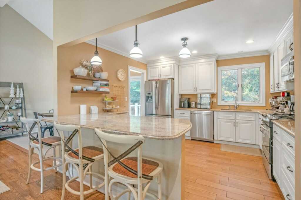 92 Wiltshire Road, New Rochelle, NY 10583 - Photo 13 of 40