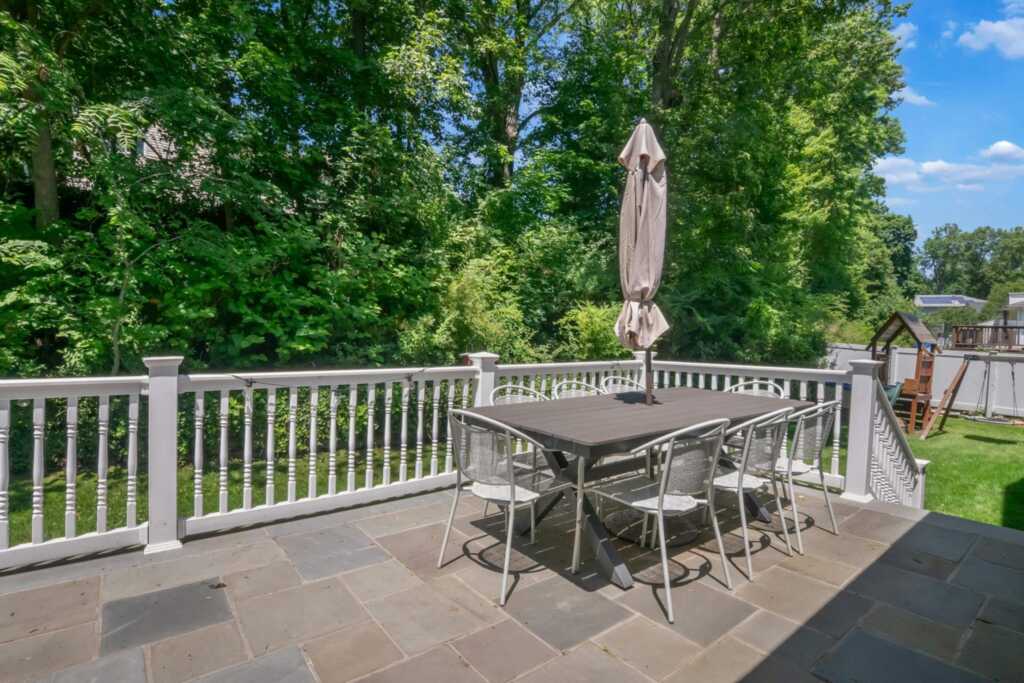 92 Wiltshire Road, New Rochelle, NY 10583 - Photo 26 of 40