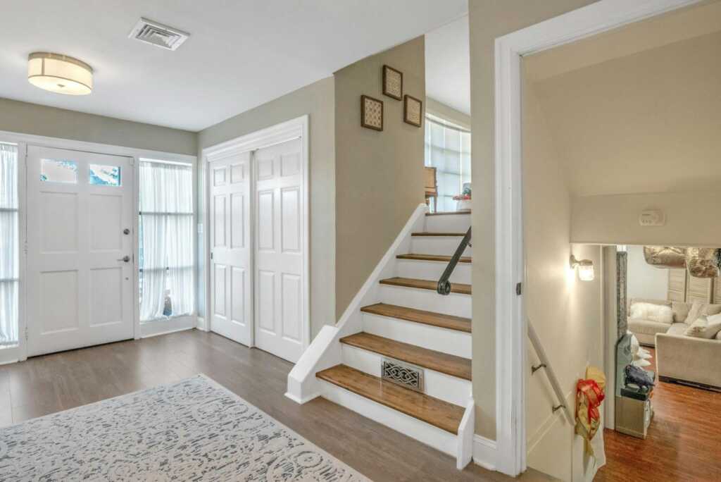 92 Wiltshire Road, New Rochelle, NY 10583 - Photo 3 of 40