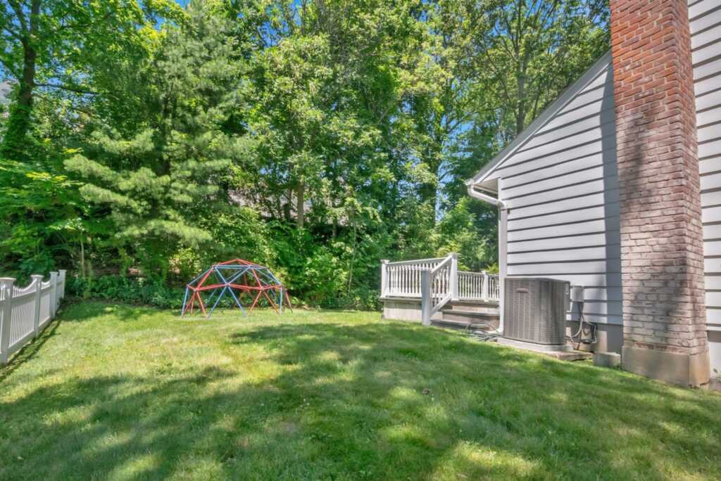 92 Wiltshire Road, New Rochelle, NY 10583 - Photo 30 of 40