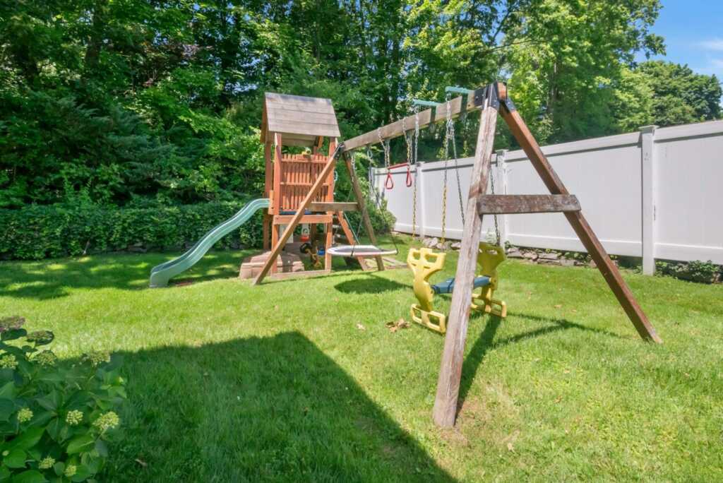 92 Wiltshire Road, New Rochelle, NY 10583 - Photo 32 of 40