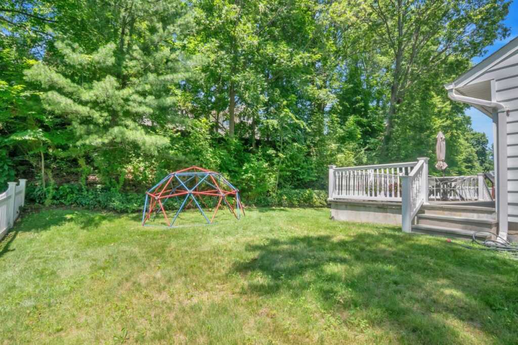 92 Wiltshire Road, New Rochelle, NY 10583 - Photo 33 of 40