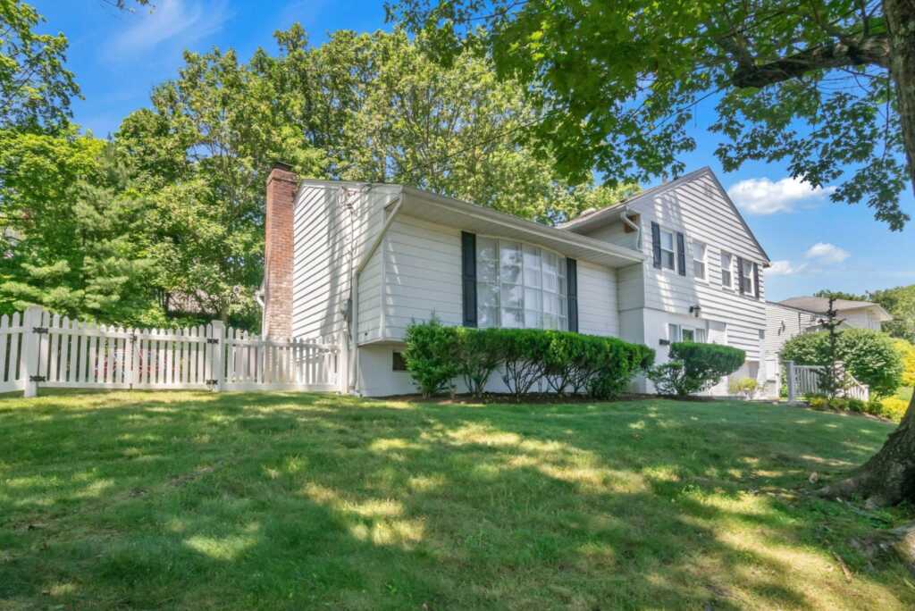 92 Wiltshire Road, New Rochelle, NY 10583 - Photo 34 of 40