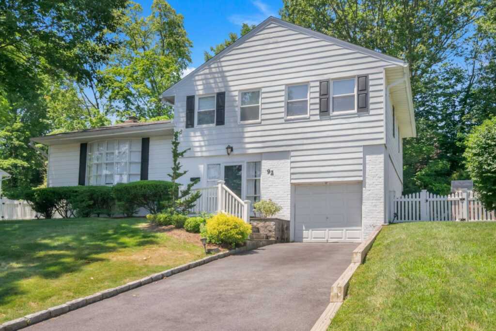 92 Wiltshire Road, New Rochelle, NY 10583 - Photo 35 of 40