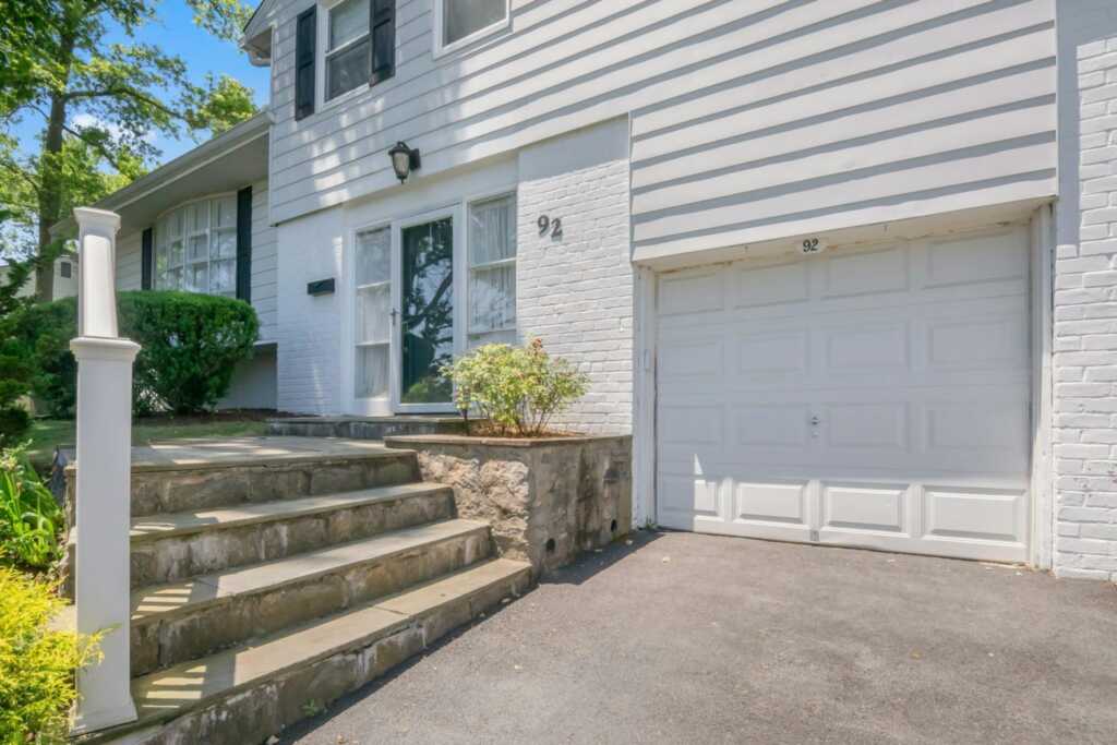 92 Wiltshire Road, New Rochelle, NY 10583 - Photo 36 of 40