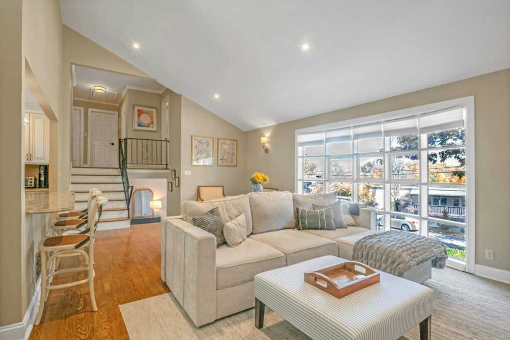 92 Wiltshire Road, New Rochelle, NY 10583 - Photo 4 of 40