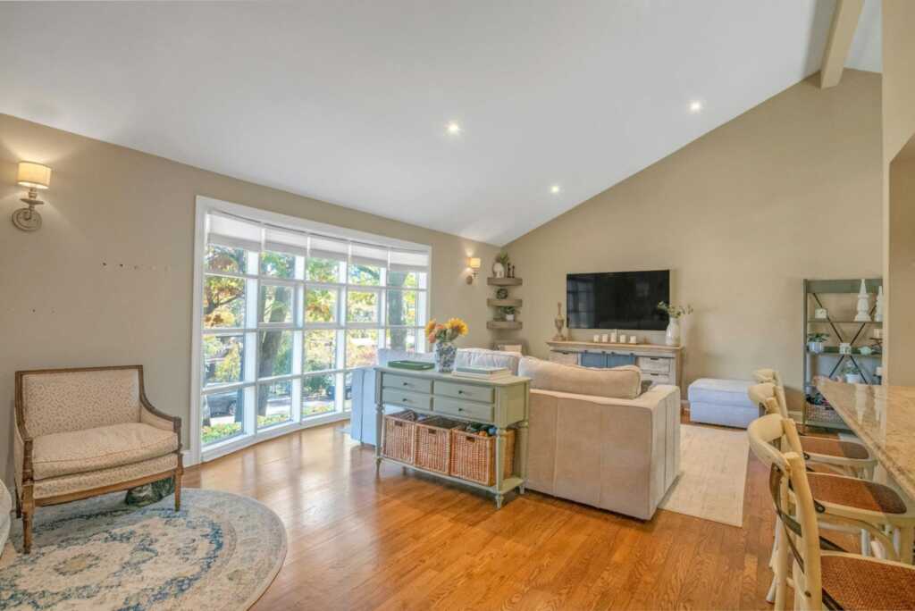 92 Wiltshire Road, New Rochelle, NY 10583 - Photo 5 of 40