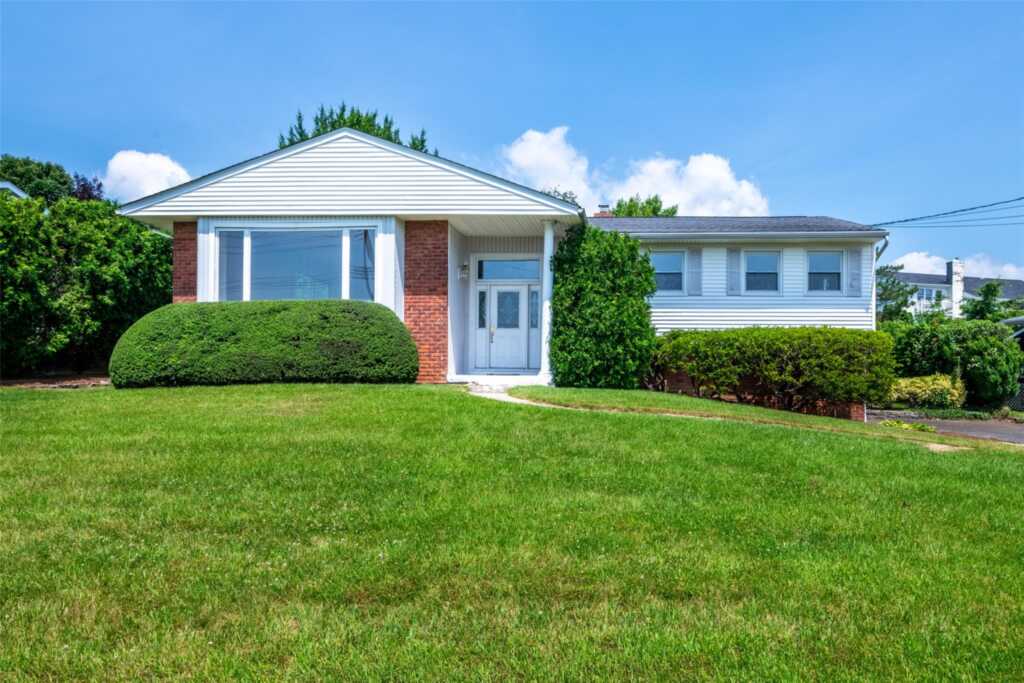 108 Kensington Oval, New Rochelle, NY 10805