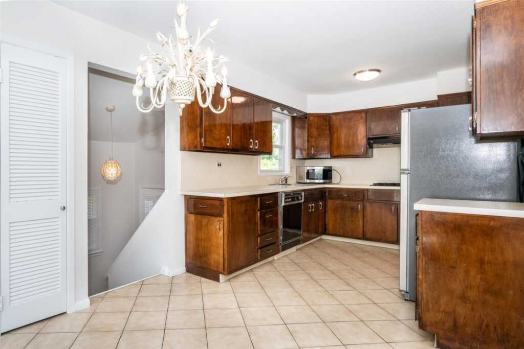 108 Kensington Oval, New Rochelle, NY 10805 - Photo 10 of 35