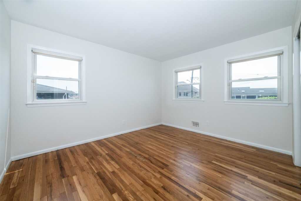108 Kensington Oval, New Rochelle, NY 10805 - Photo 17 of 35