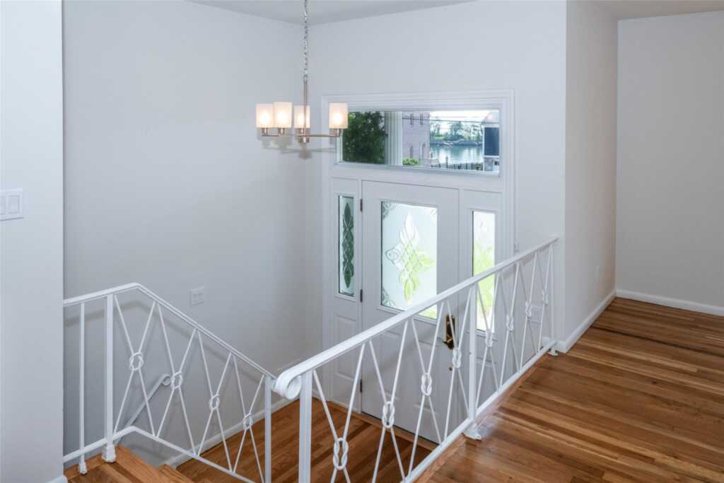 108 Kensington Oval, New Rochelle, NY 10805 - Photo 2 of 35