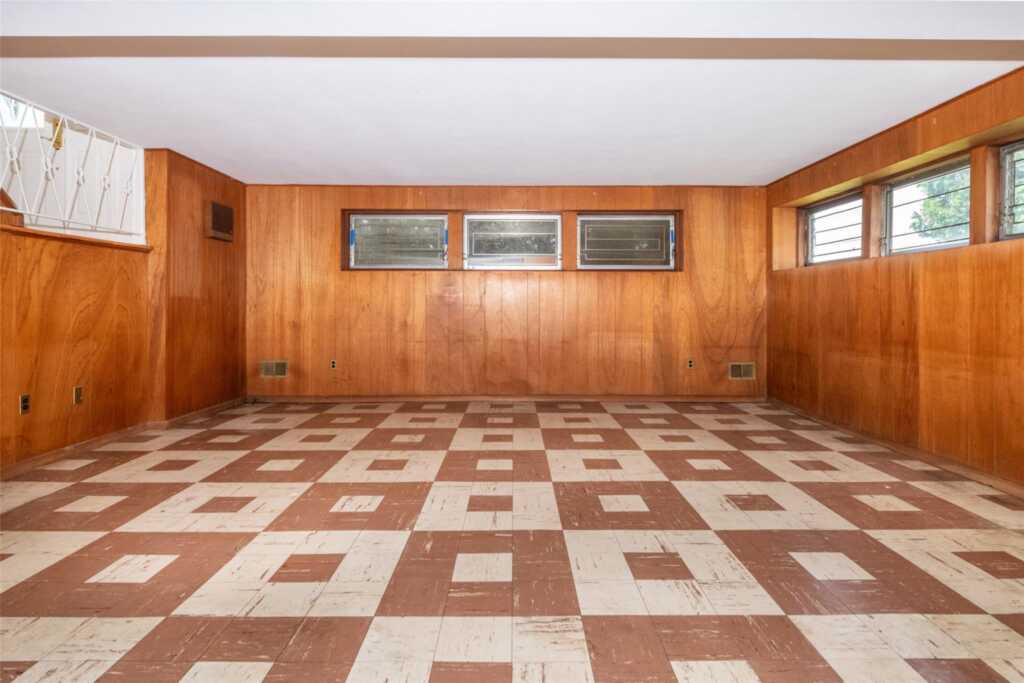108 Kensington Oval, New Rochelle, NY 10805 - Photo 22 of 35