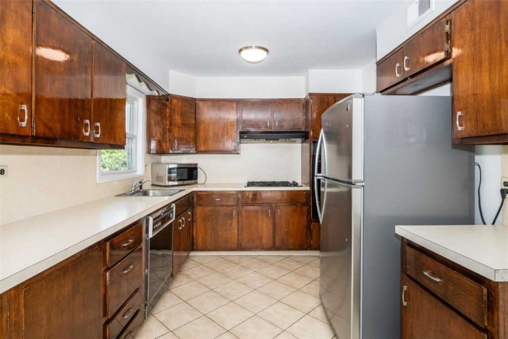 108 Kensington Oval, New Rochelle, NY 10805 - Photo 9 of 35
