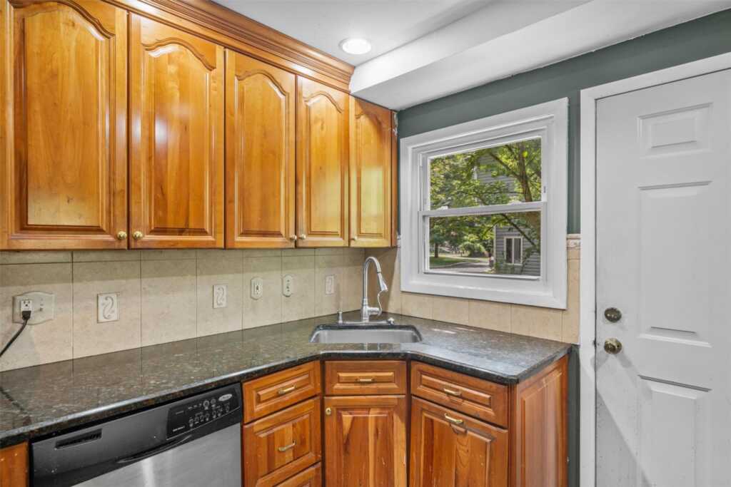 87 Pascack Road, Nanuet, NY 10954 - Photo 6 of 30