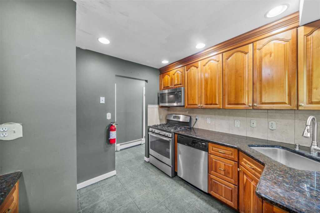 87 Pascack Road, Nanuet, NY 10954 - Photo 7 of 30