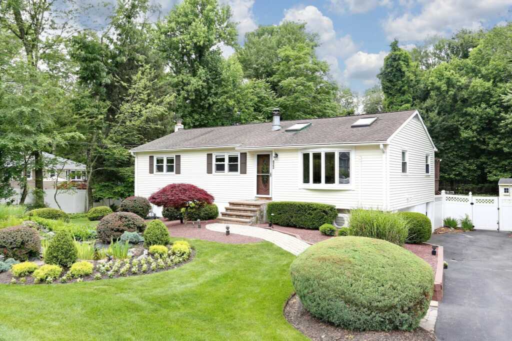 422 Kings Highway, Valley Cottage, NY 10989
