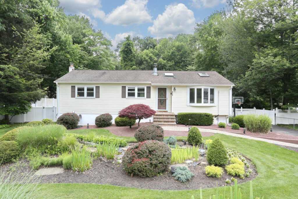 422 Kings Highway, Valley Cottage, NY 10989 - Photo 3 of 44