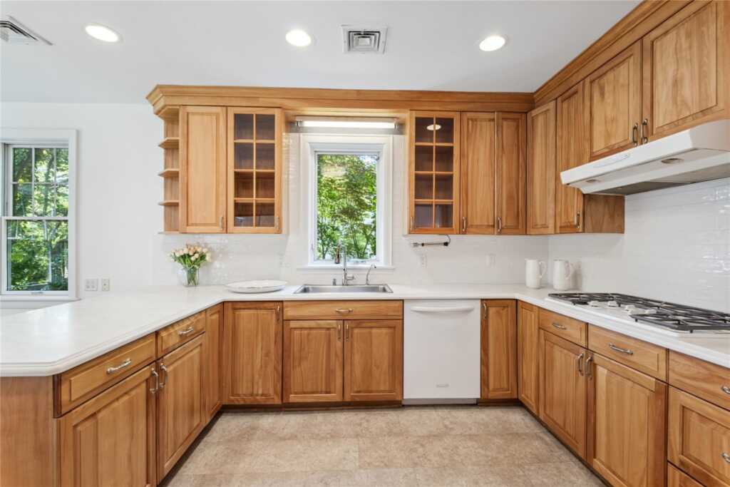 109 Argyll Avenue, New Rochelle, NY 10804 - Photo 9 of 26