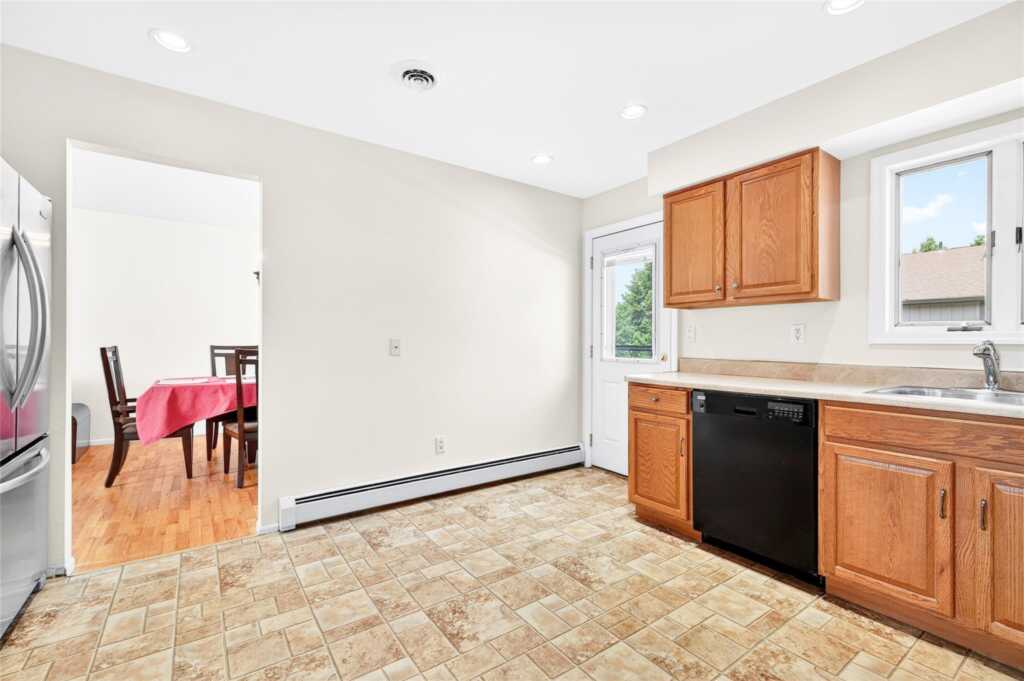 42 Walter Drive, Stony Point, NY 10980 - Photo 13 of 49