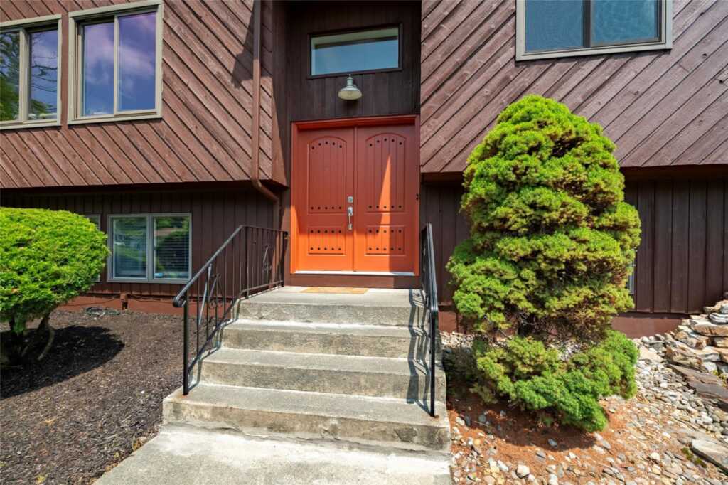 42 Walter Drive, Stony Point, NY 10980 - Photo 3 of 49