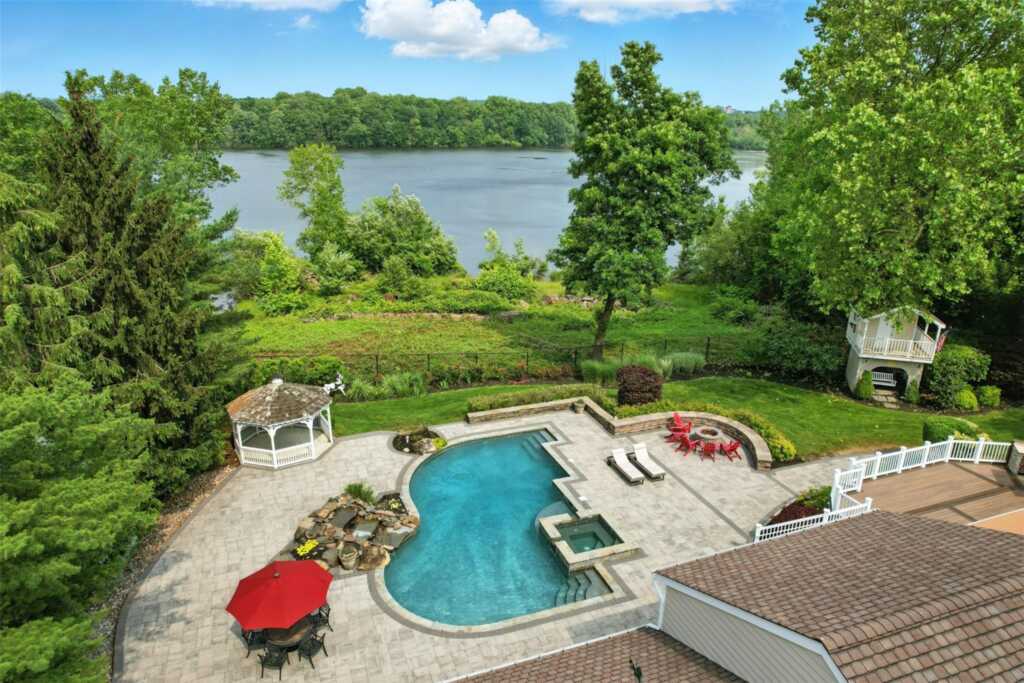 55 Kinsley Grove, Pearl River, NY 10965 - Photo 14 of 50