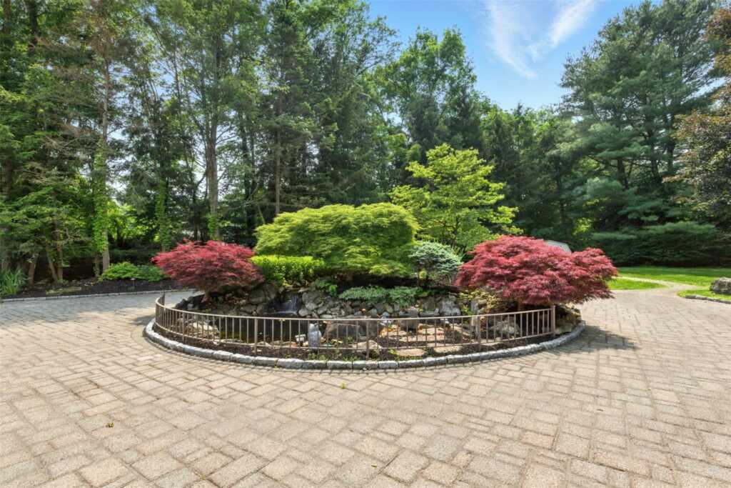 55 Kinsley Grove, Pearl River, NY 10965 - Photo 9 of 50