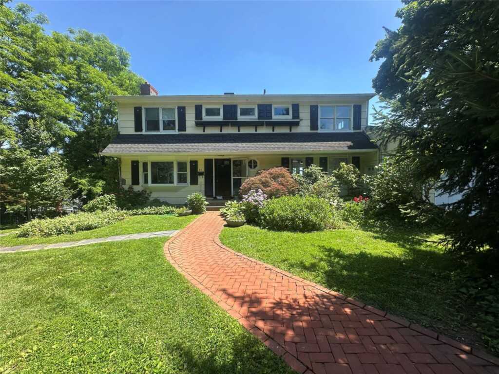 81 Seaview Avenue, New Rochelle, NY 10801 - Photo 4 of 34