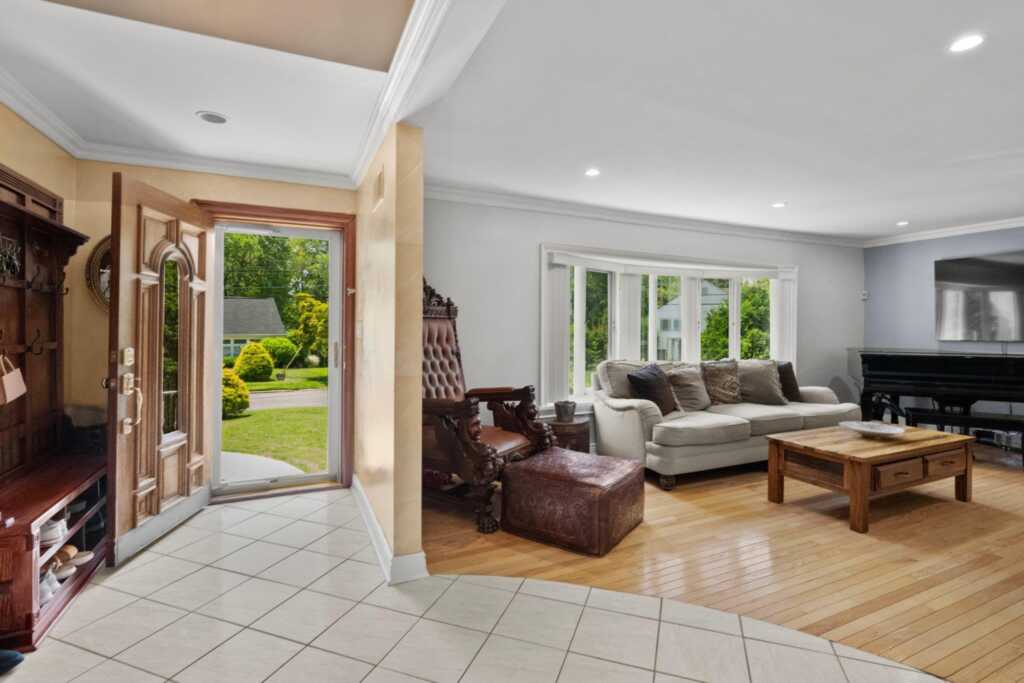 63 Bonnie Meadow Road, New Rochelle, NY 10583 - Photo 11 of 25