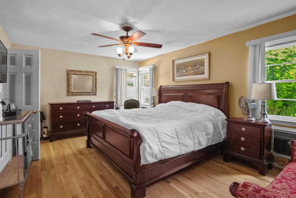 63 Bonnie Meadow Road, New Rochelle, NY 10583 - Photo 12 of 25