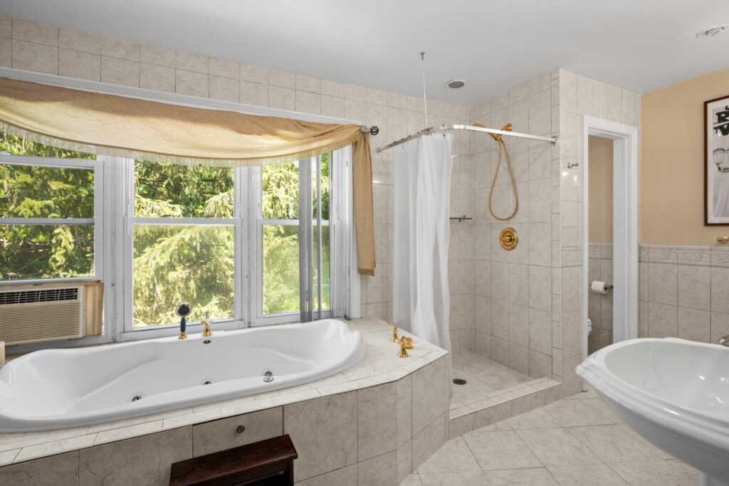 63 Bonnie Meadow Road, New Rochelle, NY 10583 - Photo 17 of 25