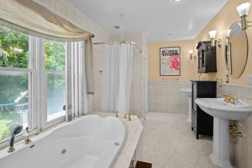 63 Bonnie Meadow Road, New Rochelle, NY 10583 - Photo 18 of 25