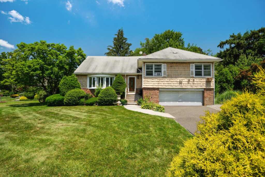 63 Bonnie Meadow Road, New Rochelle, NY 10583 - Photo 2 of 25