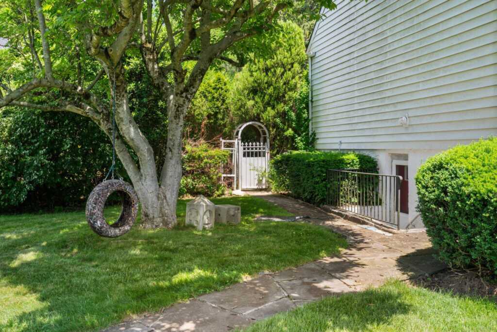 63 Bonnie Meadow Road, New Rochelle, NY 10583 - Photo 21 of 25