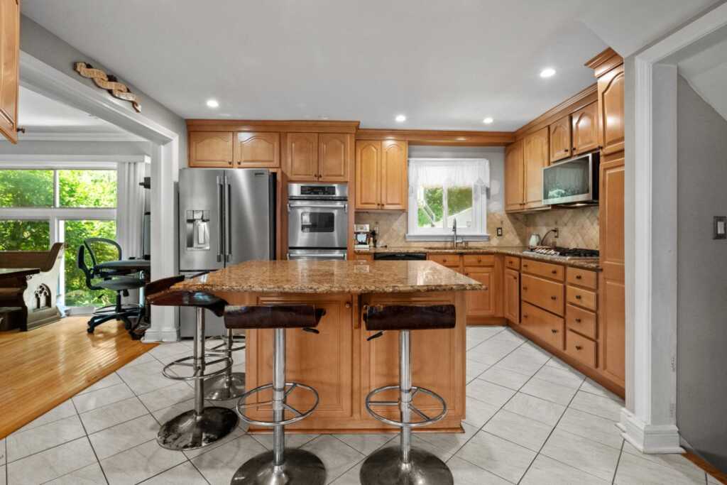 63 Bonnie Meadow Road, New Rochelle, NY 10583 - Photo 9 of 25