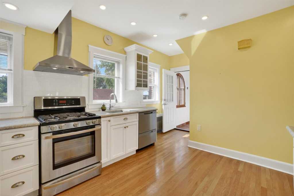 175 Regent Street, Rye, NY 10573 - Photo 15 of 37