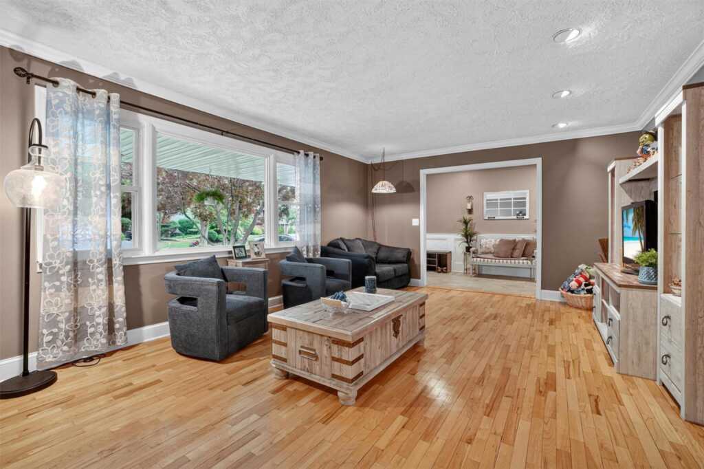 8 Argow Place, Nanuet, NY 10954 - Photo 10 of 38
