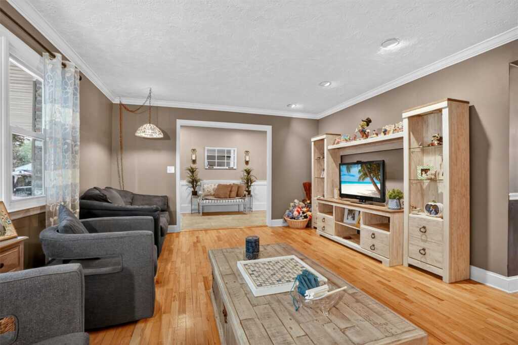 8 Argow Place, Nanuet, NY 10954 - Photo 12 of 38