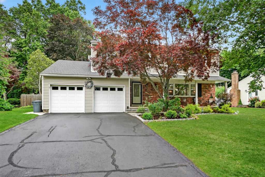 8 Argow Place, Nanuet, NY 10954 - Photo 2 of 38
