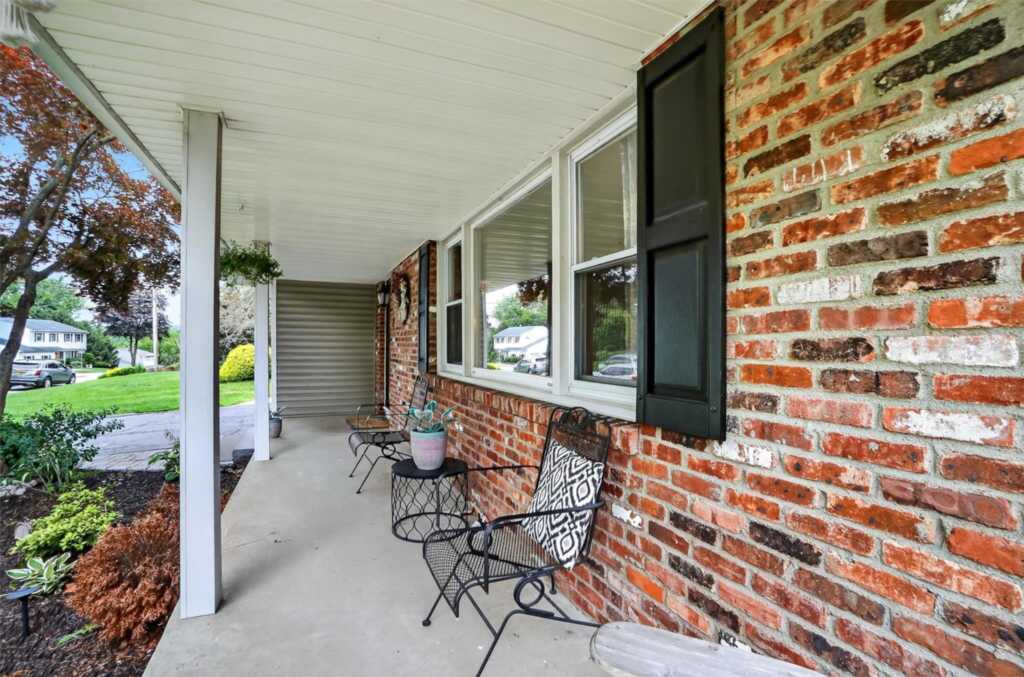 8 Argow Place, Nanuet, NY 10954 - Photo 4 of 38