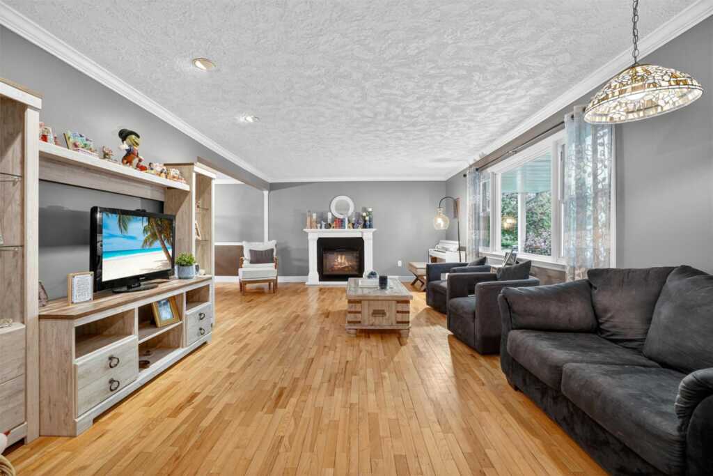 8 Argow Place, Nanuet, NY 10954 - Photo 9 of 38
