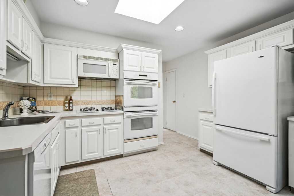 65 Shepherds Drive, New Rochelle, NY 10583 - Photo 13 of 29