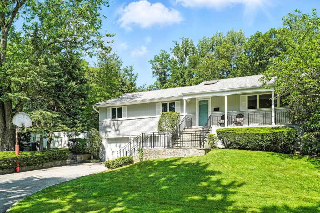 65 Shepherds Drive, New Rochelle, NY 10583 - Photo 2 of 29