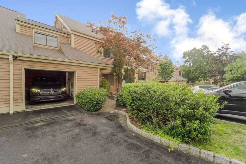 13 Bayberry Lane, Rye, NY 10573