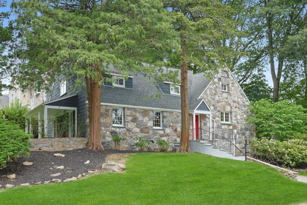 92 Glenwood Avenue, New Rochelle, NY 10801 - Photo 2 of 46