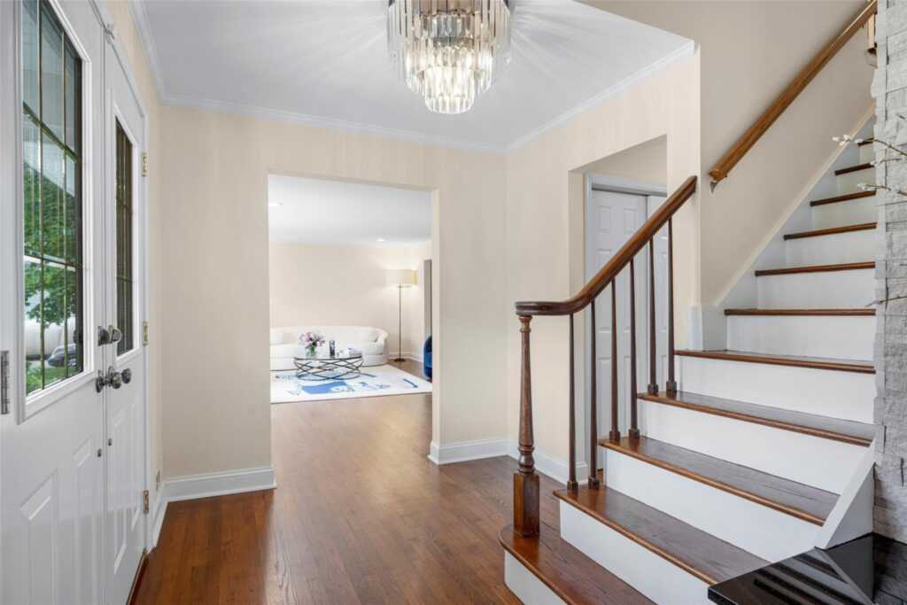 6 Trails End, Rye, NY 10580 - Photo 4 of 44