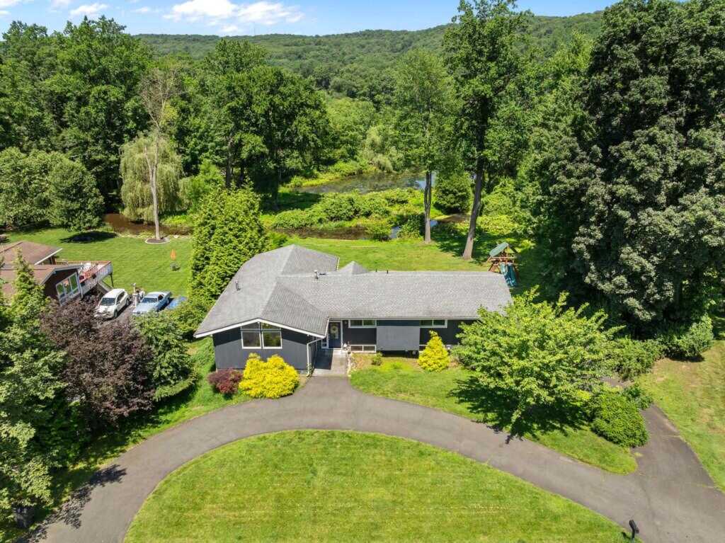 26 Woodhaven Drive, New City, NY 10956 - Photo 3 of 44
