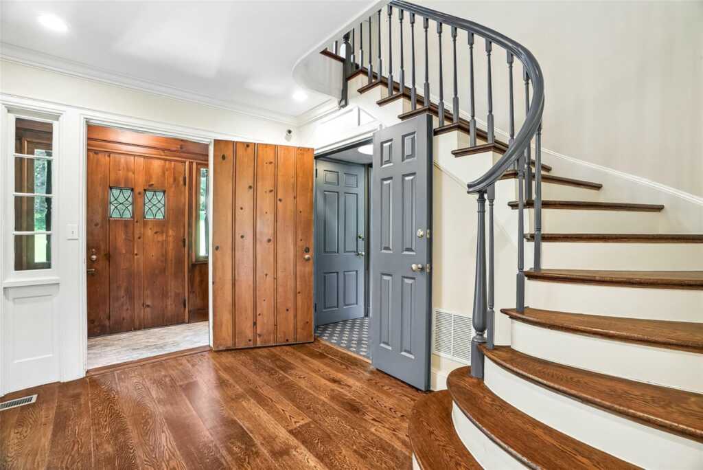 6 Club Road, Rye, NY 10580 - Photo 4 of 28