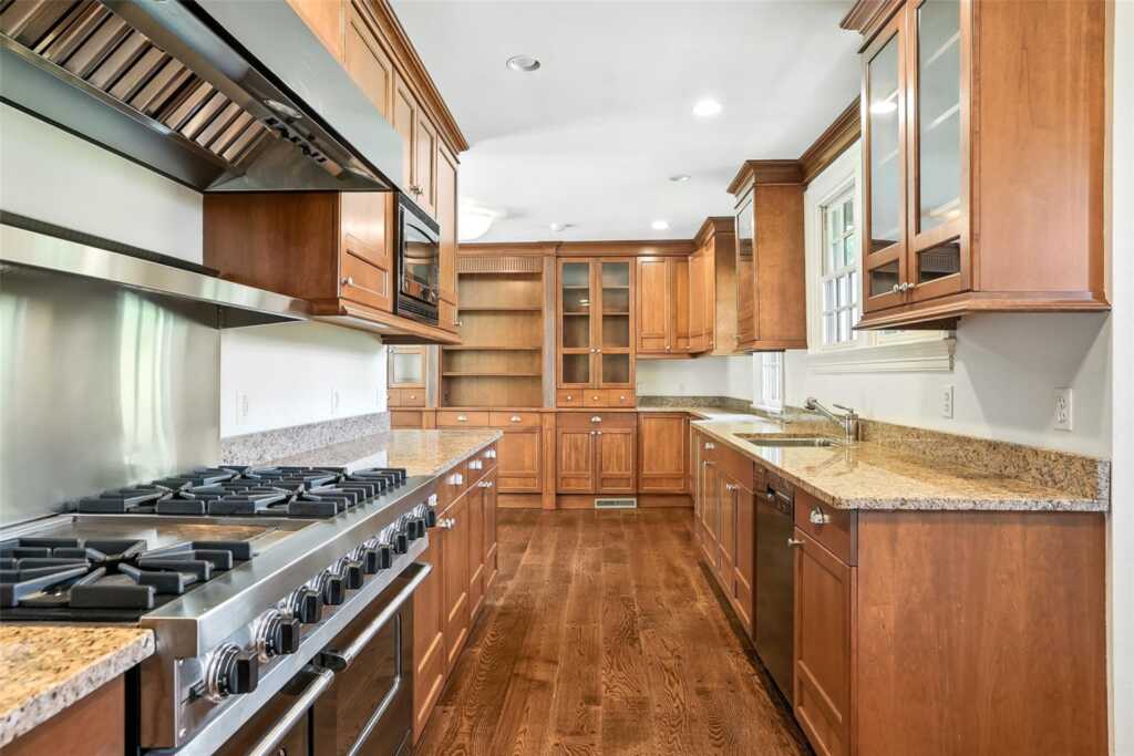 6 Club Road, Rye, NY 10580 - Photo 8 of 28