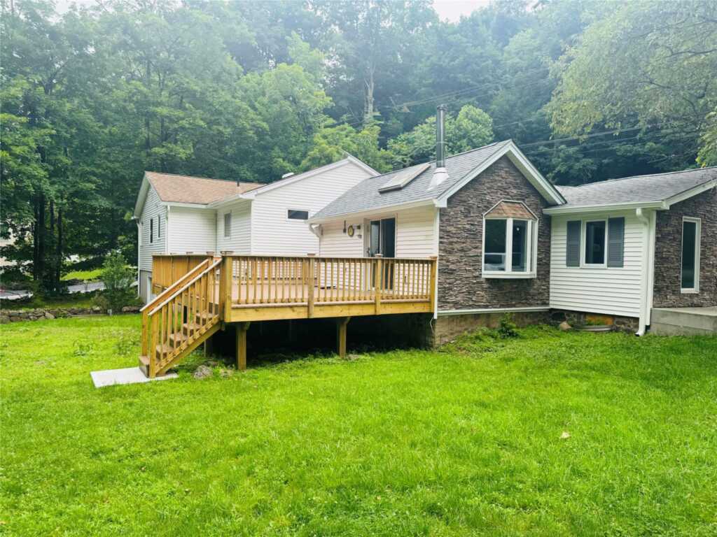 302 Mountain Road, New City, NY 10956 - Photo 7 of 14